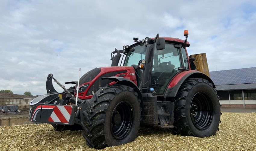 Traktor Valtra N174 s navijákem